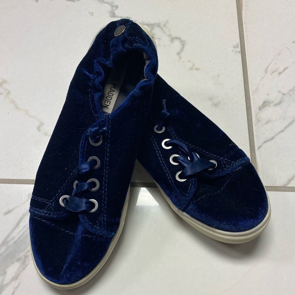 Steve Madden Womena Velvet Ribbon Lace Up Shoes